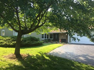 2 Black Twig Rd, Rolling Meadows, IL 60008