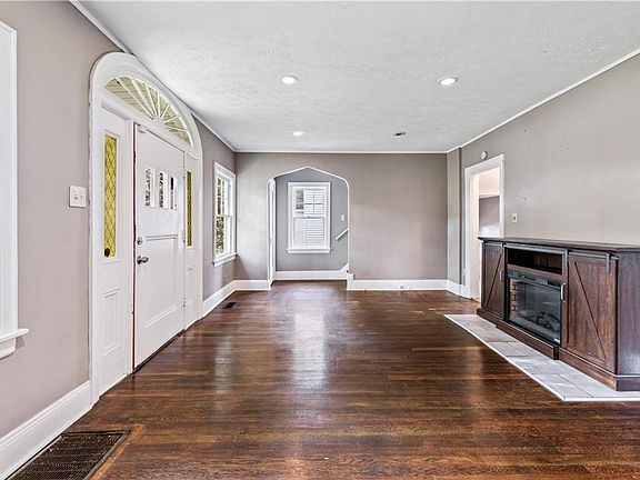 3rd image of 461 Greenwood Ave