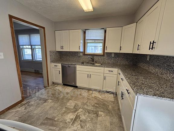 3rd image of 1445 Plum St