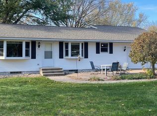 911 Lincoln Ln, Hudson, WI 54016