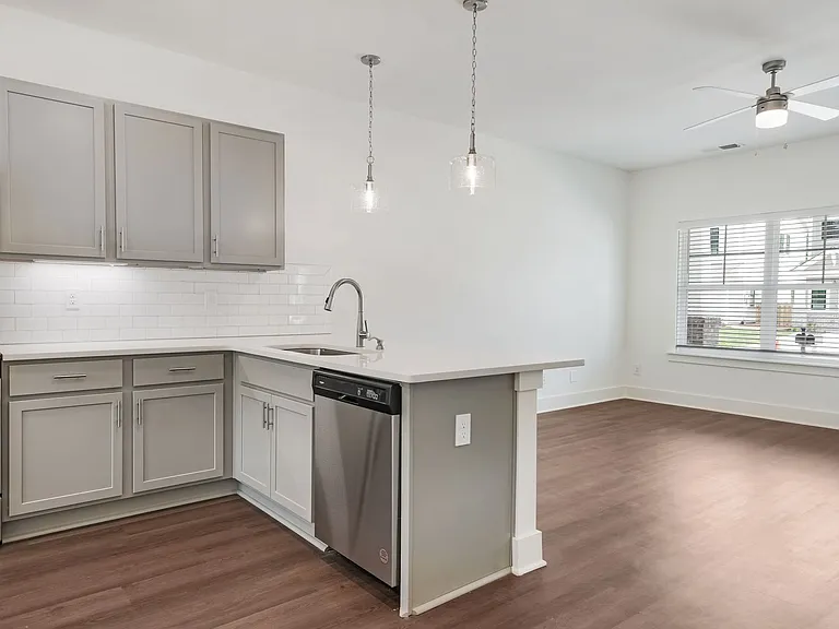 148 Huntley Dr — Photo 17