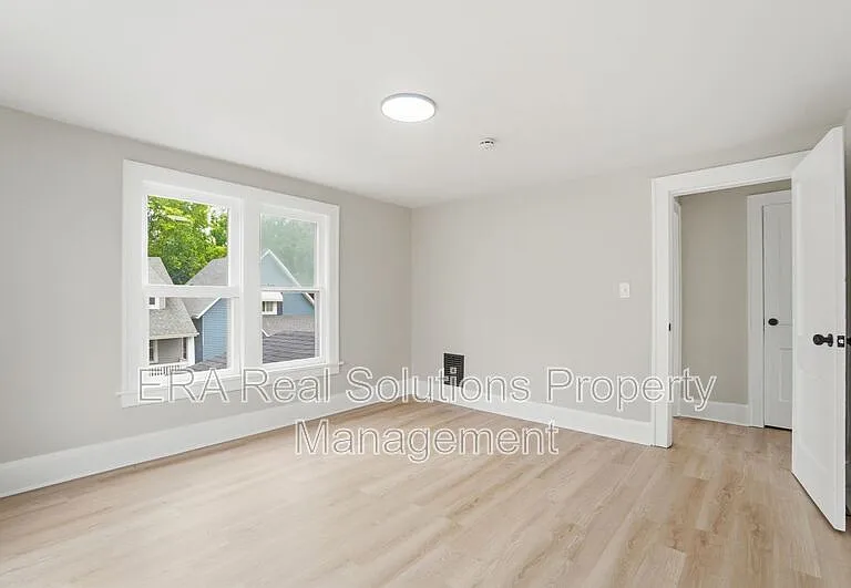 394 S Guilford Ave — Photo 22