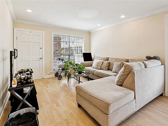 3rd image of 3320 N Arnoult Rd APT 226