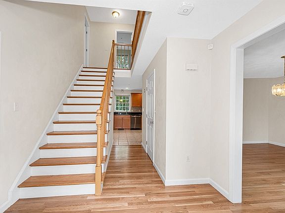 2nd image of 21 Colonial Farm Rd