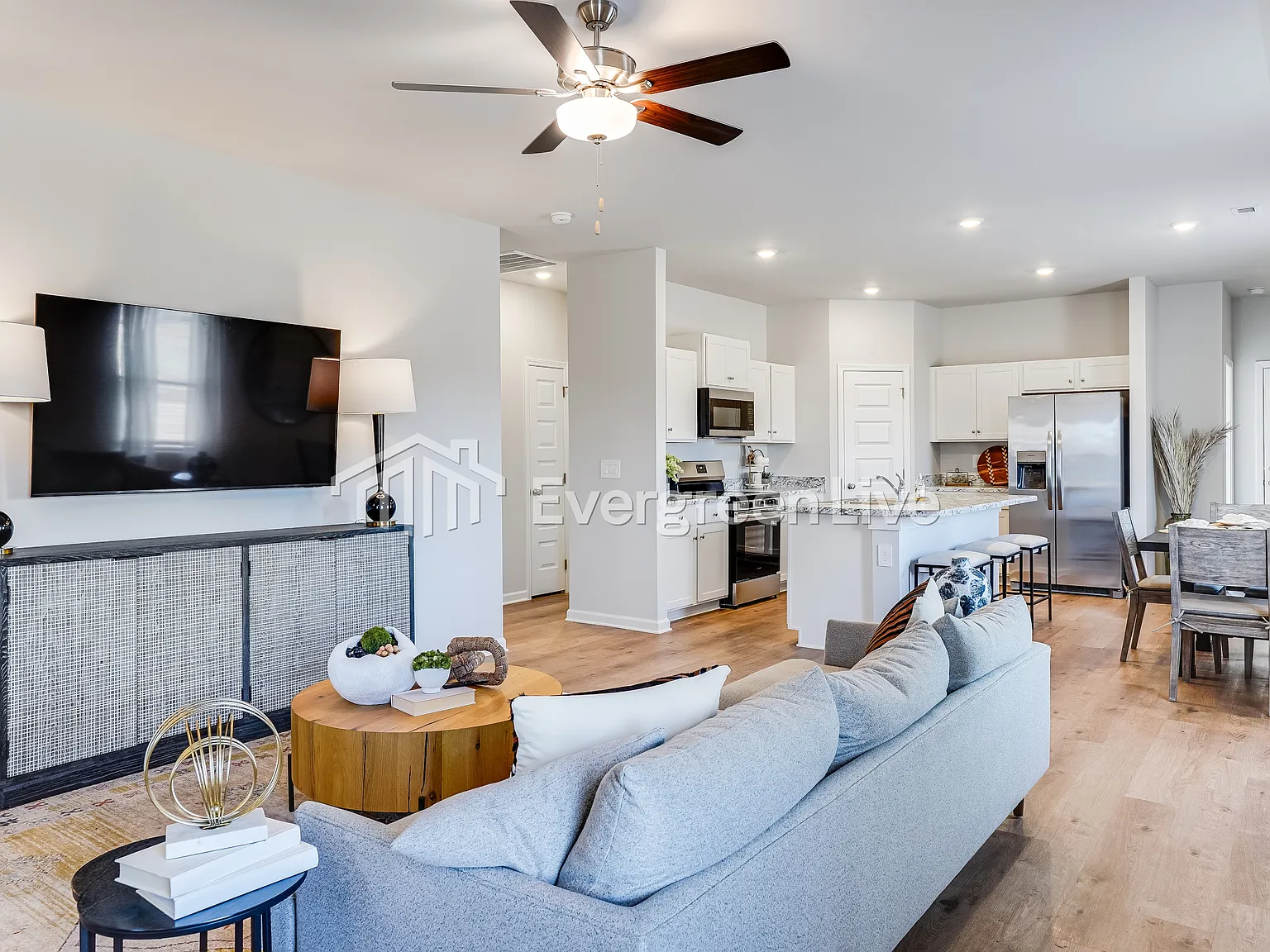 3 bed, 2.0 bath, 1373 sqft, $1,325 — Photo 4