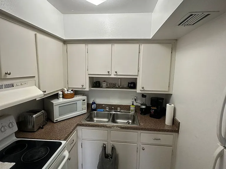 1830 Maravilla Ave #317 — Photo 13