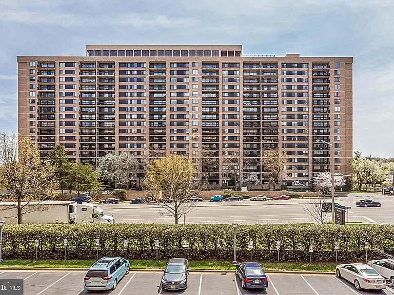 3713 George Mason Dr #T5W — Photo 42