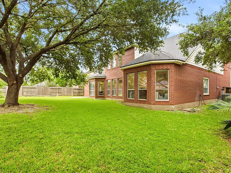 1322 Kirby Lake Ct — Photo 41