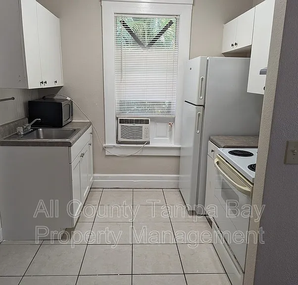906 Jones St #A — Photo 5