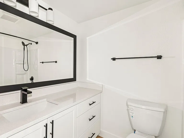 The Crest |NEWLY Renovated Studios, Lofts, 1, 2 & 3 Bedroom Homes Near the Beach — Photo 71