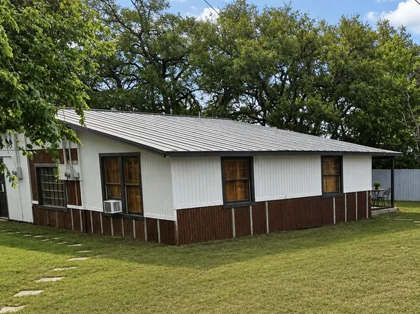 103 Yucca Dr, Johnson City, TX 78636