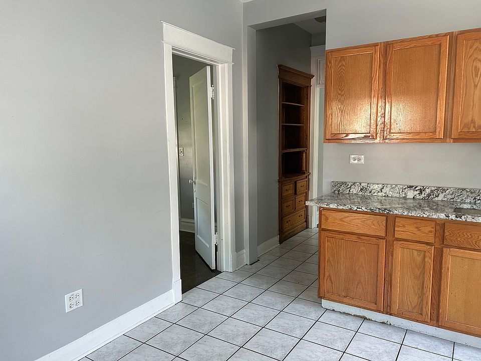 2nd image of 2121 S Leavitt St Floor 1