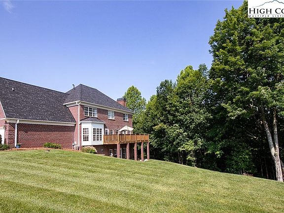 3rd image of 3286 Eagle Heights Cir