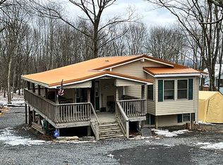 4276 Pine Ridge Dr, Bushkill, PA 18324
