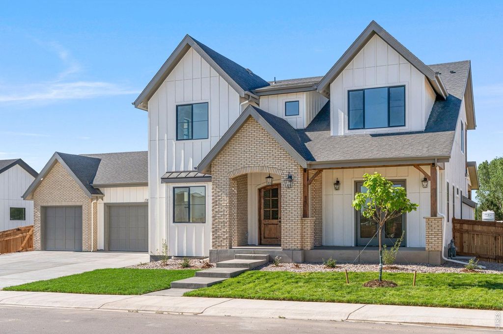 832 Clydesdale Dr