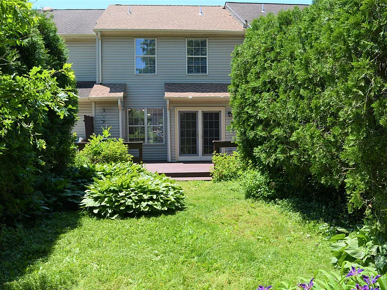 361 Kent Ln — Photo 27
