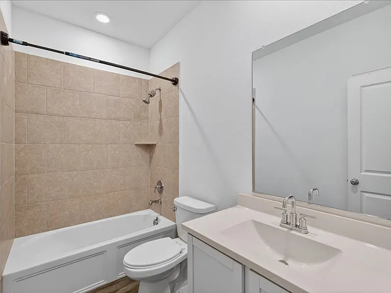 1501 Lake Grove Dr — Photo 15