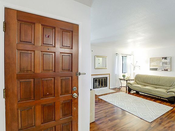 3rd image of 1422 Alma Way