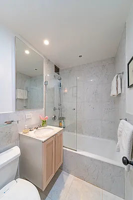 Sold by R New York | media 10