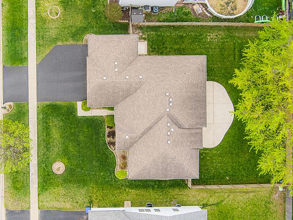 3rd image of 3483 White Oak Dr