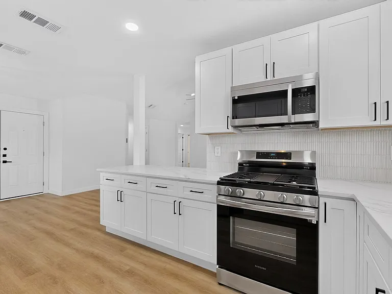 1313 Homestead St — Photo 37
