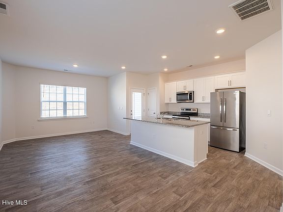 2nd image of 1410 Gracie Lane
