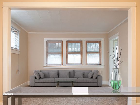 3rd image of 292 Clarence St