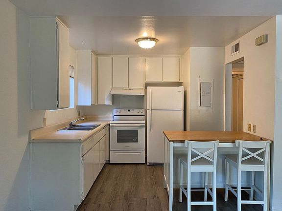 5th image of 286 Oak Leaf Dr #16