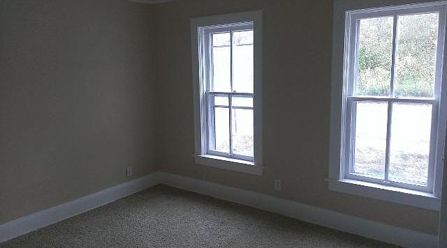 1st image of 303 Curtice St E