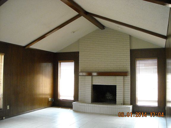 3rd image of 708 Cross Timbers Dr