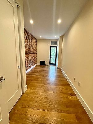 5th image of 941 Washington Ave #707