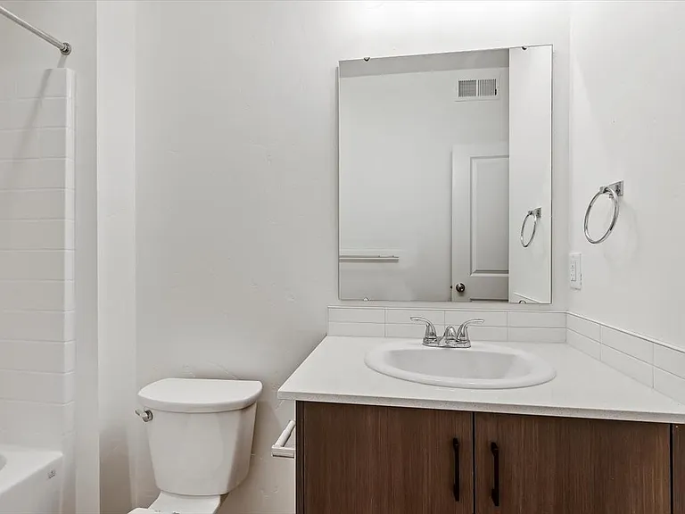 Hawk's Landing Apartments — Photo 70