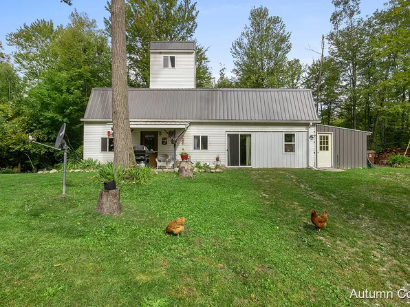 5425 Lake Rd, Lakeview, MI 48850