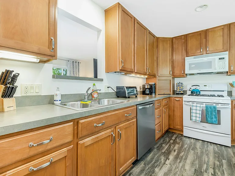 621 Susan Dr — Photo 14