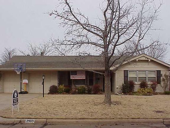 3rd image of 2909 N Huntleigh Dr