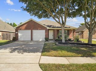 4051 Conifer Dr, Dickinson, TX 77539