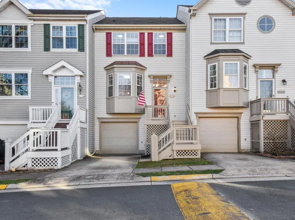 302 McDaniel Dr, Purcellville, VA 20132