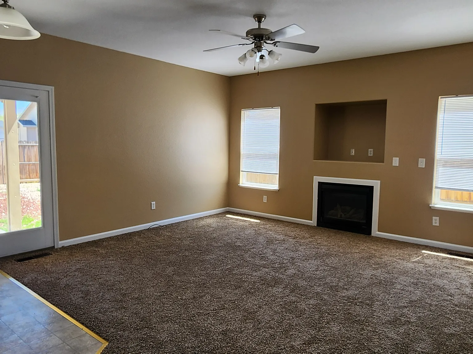 3 bed, 1250 sqft, $2,200 — Photo 2