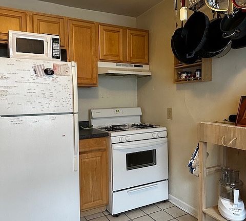 4th image of 231 Rutgers St #2