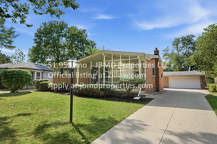 3 bed, 1.5 bath, 1116 sqft, $1,950 — Photo 3