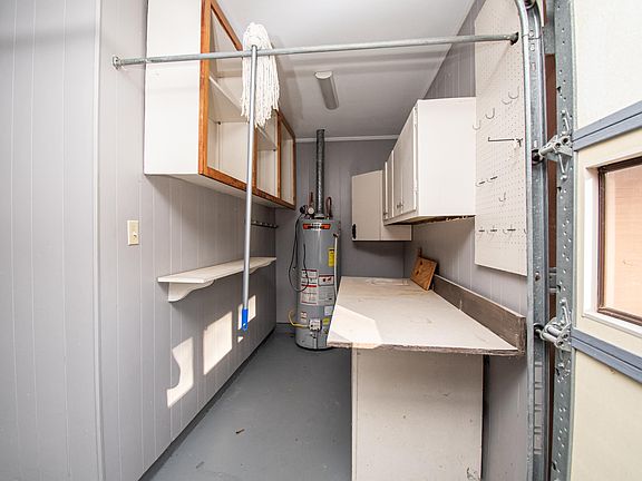 4th image of 502 Oak Manor Dr