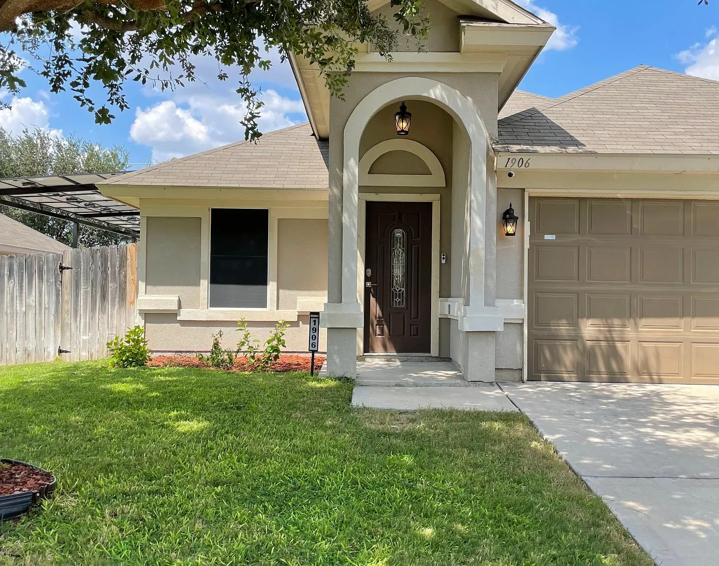 4 bed, 1612 sqft, $2,200 — Photo 1