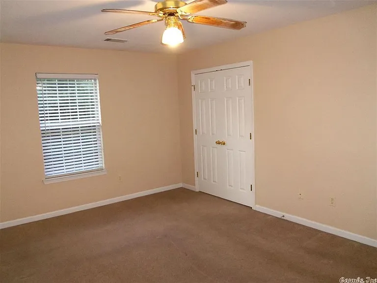 371 Club Rd — Photo 10