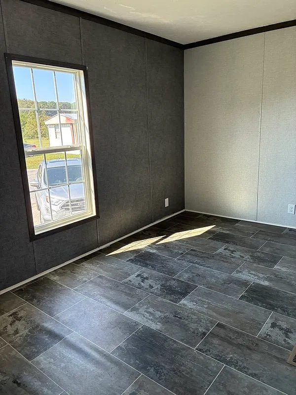 3 bed, 2.0 bath, 901 sqft, $950 — Photo 3