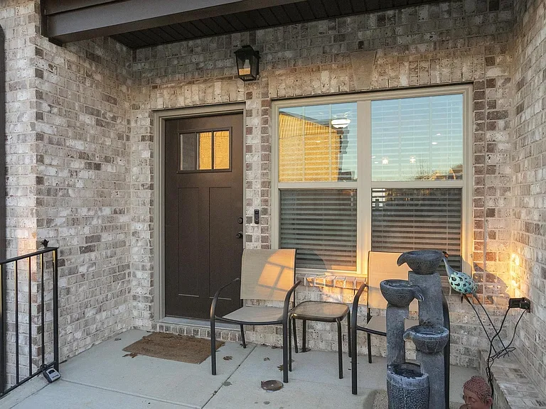 1003 Villa Cir — Photo 2