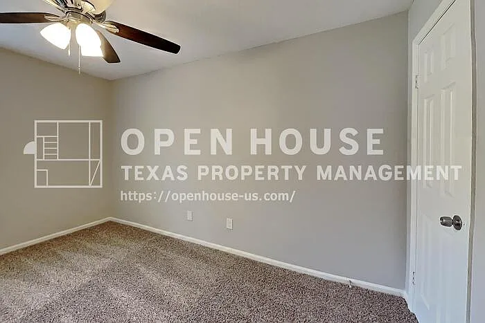 3918 Forest Village Dr — Photo 16