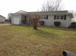 5 S Johnson Ln, Fayetteville, TN 37334