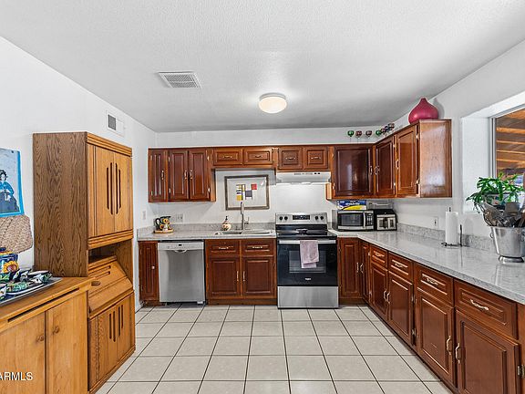 3rd image of 1229 E DEVONSHIRE Avenue