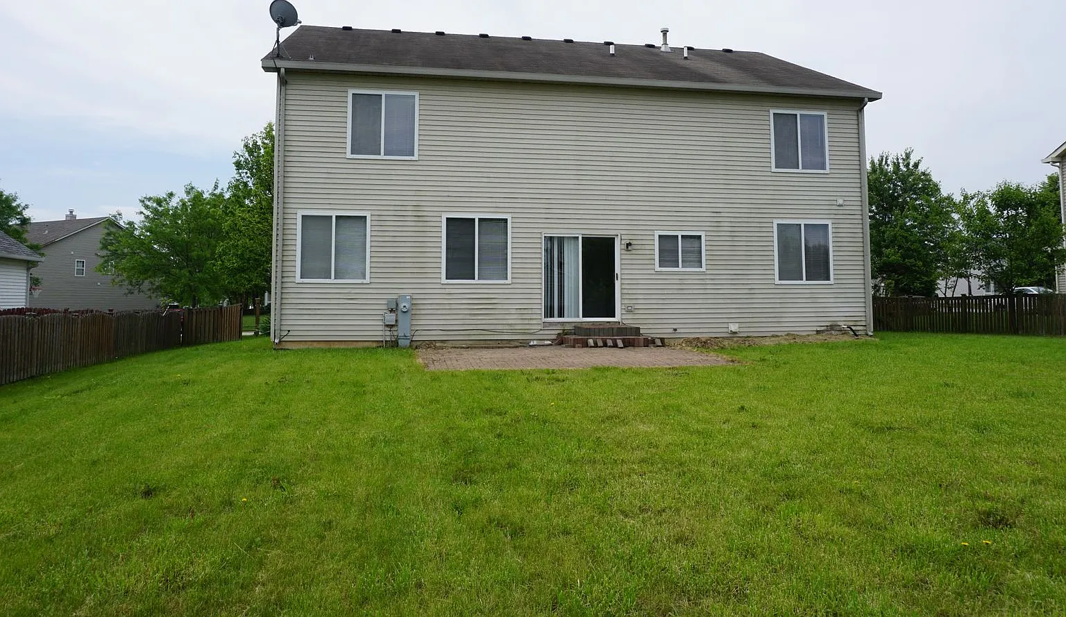 Single family home with 4 bedroom 2 bath — Photo 3