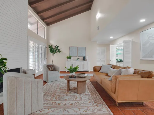 2301 American River Dr, Sacramento, CA 95825